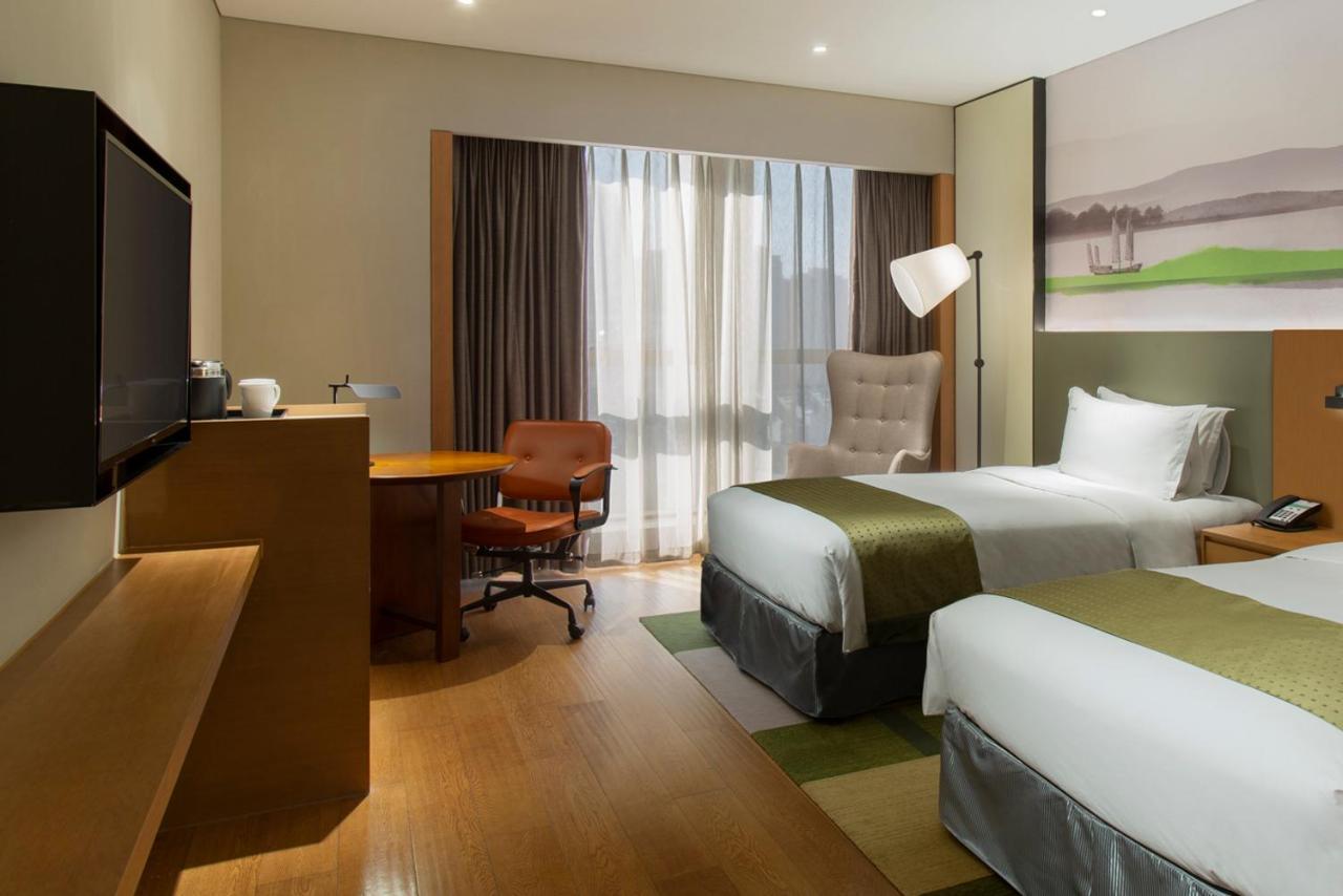 Holiday Inn & Suites Tianjin Downtown By Ihg,Tianjin Drum Tower,Joycity Shopping Mall,Tianjin Ancient Cultural Street,Haihe River,The Porcelain House,Convenient Access To Tianjin Binhai International Airport Esterno foto